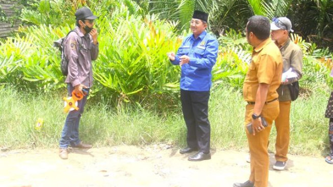 Bupati Tanjabbat Perintahkan Dinas Perkim Segera Perbaiki Jalan Rusak