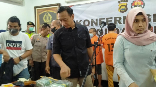 Polda Jambi Ringkus 6 Anggota Sindikat Narkoba, Sabu Senilai 2 Miliar Rupiah Diamankan