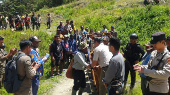 Masyarakat Kiwirok Gembira Tiba di Kampung Halamannya
