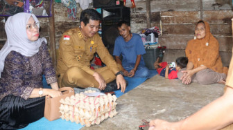 Nilwan Santuni Warga Miskin dan Anak Stunting