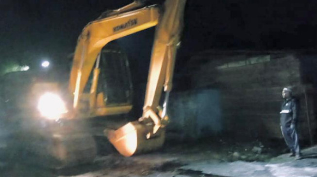 Dinas PUPR Kerinci Kerahkan Alat Berat Bersihkan Abu Vulkanik di Desa Sungai Rumpun