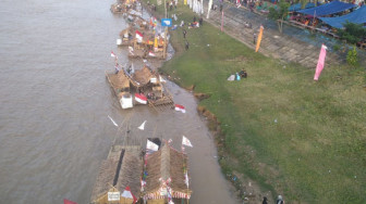 Sisir Sungai Batanghari, Tim Milir Berakit Saksikan Aktivitas Penambangan Ilegal