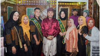Kunjungi Stand UMKM Jambi Mantap Expo 2023, Ketua DPRD Provinsi Jambi Jadi “Artis”