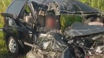 Minibus vs Truk, Dua Korban Terjepit