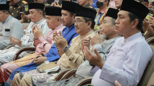 Anwar Sadat Hadiri Peringatan HUT 66 Provinsi Jambi