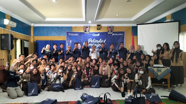Pelindo Kenalkan Industri Kepelabuhanan Logistik Kepada Siswa SMAN I Jambi