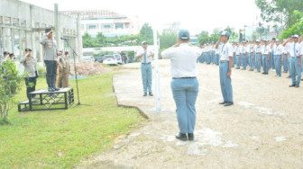 Kapolda Pimpin Upacara Bendera di SMK Negeri 3 Kota Jambi