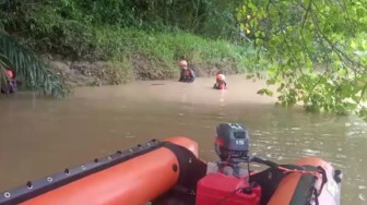 Lanjutkan Pencarian Fauzan, Tim SAR Obok-Obok Sungai Pulau Rayo