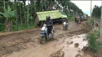 Ruas Jalan Utama di Tiga Kecamatan Prioritas Pembangunan, Kini Kondisinya Hancur Berlumpur