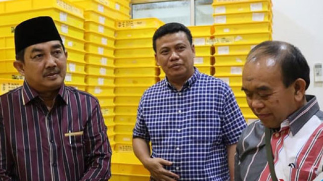Anwar Sadat Kunjungi Produsen Benih Sawit di Batam