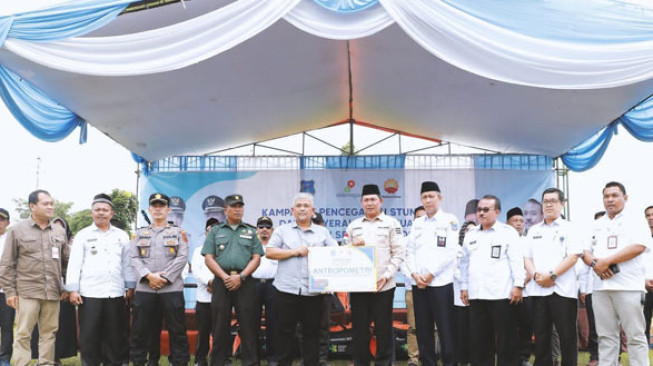 Hairan Ikut Kampanye Stunting dan Penyerahan Bantuan Antropometri