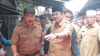 Anwar Sadat Tinjau Lokasi Kebakaran di Pelabuhan Ampera