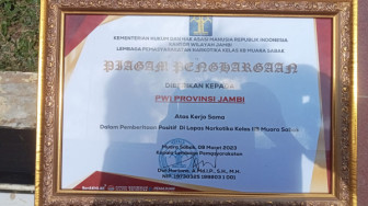 PWI Jambi Terima Penghargaan dari Lapas Narkotika Muarasabak