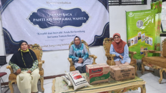 PWI dan IKWI Pusat Berbagi ke Yayasan Amal Wanita di Tangsel