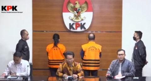 Bupati Kapuas Ben Brahim S. Bahat dan Isterinya Ary Egahni Anggota DPR RI Ditahan KPK Dugaan Korupsi dan Menerima Suap Sekitar Rp 8,7 Miliar