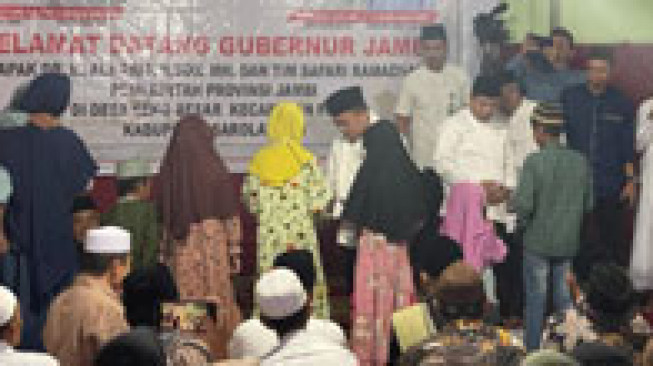 Al Haris Kunjungi Warga Desa Terpencil di Ujung Kabupaten Sarolangun