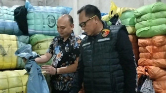 Polda Jambi Sita Ratusan Karung Pakaian Bekas Impor Bernilai Miliaran Rupiah