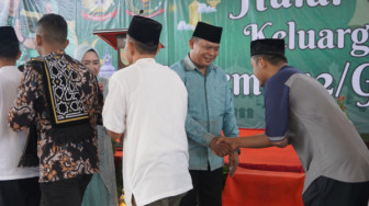 Danrem 042/Gapu Maaf-Maafan dengan Prajurit dan PNS Korem serta Warga