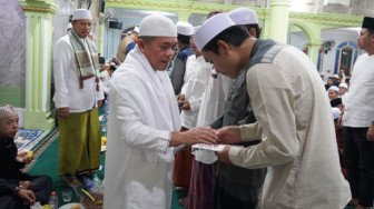 Safari Ramadhan di Seberang Kota Jambi, Al Haris Salurkan Santunan dan Bantuan