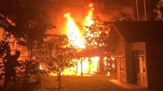 Rumah Ludes Terbakar Saat Ditinggal Pemilik