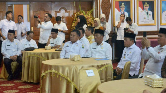 Sekda Muarojambi Hadiri Penyerahan Sertifikat Proper