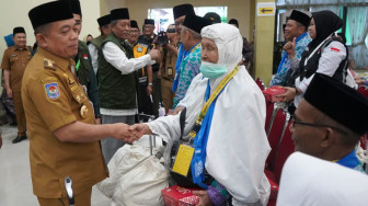 Al Haris Lepas Jemaah Calon Haji Kloter Kedua, Satu Orang Batal Berangkat