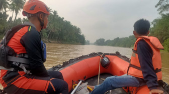 Bocah 10 Tahun Hanyut di Sungai Batang Asai