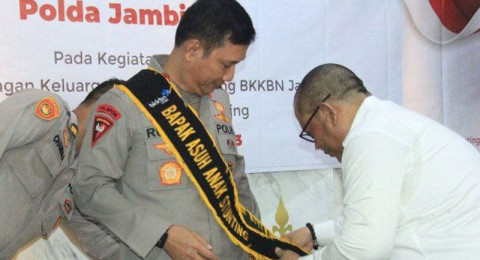 Polda dan BKKBN Jambi Teken Naskah Kerja Sama, Kapolda Jambi Resmi Jadi Bapak Asuh Anak Stunting