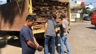 Anggota Polda Jambi Tangkap Kayu Ilegal Asal Bayung Lencir