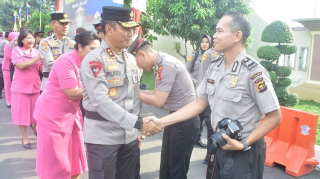 "Kado" Istimewa HUT 77 Bhayangkara, 476 Polisi di Jambi Naik Pangkat