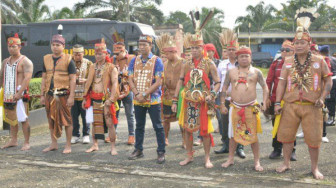 Rombongan Suku Dayak Kalimantan Tengah Tiba di Pamenang