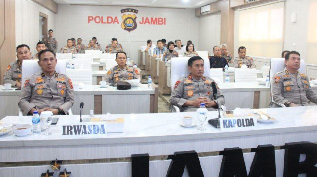 Kapolda Jambi Ikuti Upacara Pembinaan Tradisi Hari Bhayangkara
