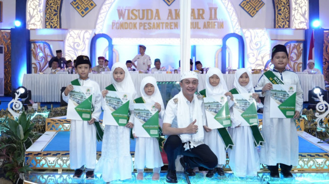 Wisuda Akbar Pondok Pesantren Darul Arifin Dihadir Gubernur dan Pj Bupati Muaro Jambi
