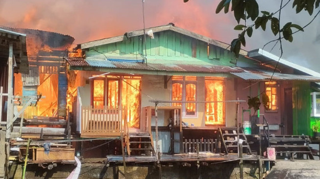 Kebakaran Hebat di Legok, Kawasan Padat Penduduk dan Banyak Rumah Kayu