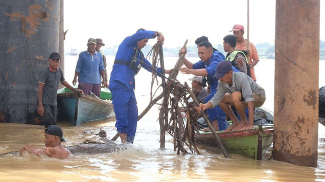Peduli Lingkungan, Polda Jambi Bersih-bersih Sampah di Tiga Lokasi