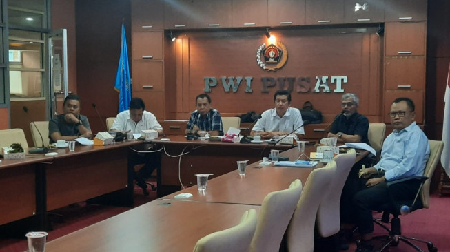 Tim PWI Pusat Rampungkan Penyempurnaan PD-PRT, Anggota Tim Paten Semua Dari  Pakar Hukum Pers Wina Armada, Hingga Kadewas TVRI DR. Agus Sudibyo..