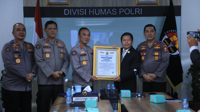 Divhumas Polri Raih Presisi Award Atas Prestasi Strategi Komunikasi Publik