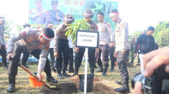 Kapolda Jambi Tanam Pohon Bersama Kapolri