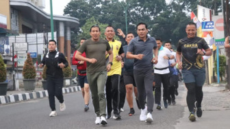 Jaga Kebugaran Tubuh, Irwasum Polri Komjen Ahmad Dofiri Jogging di Kawasan Thehok