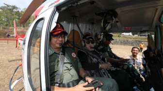 Kepala BNPB Pantau Karhutla Gunung Arjuno Lewat Udara, Kebakaran Makin Meluas.