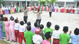 Polwan RI Laksanakan Giat Sosial di Pulau Rempang, Mantan Kapolres Tebo, AKBP Fitria Mega, Pimpin Kegiatan Memulihkan Psikologi Anak Anak.