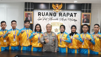 Para Atlet Karate Anggota Polri Peraih Medali Kejurnas Diberi Penghargaan Pembinaan Karir