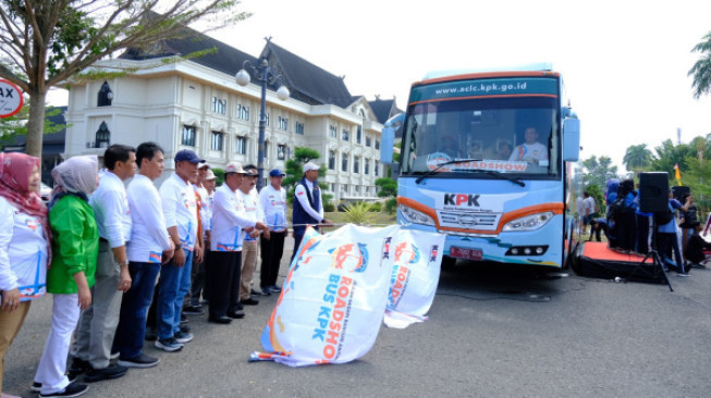 Abdullah Sani Lepas Roadshow Bus KPK, Amir Arief Ajak Tolak Politik Uang