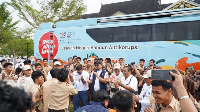 Kadis Kominfo Provinsi Jambi Lepas Rombongan Roadshow Bus KPK