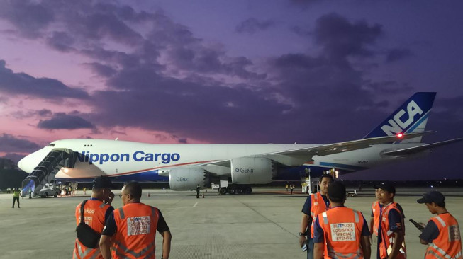 111 Ton Peralatan Vital Motor GP Mandalika Tiba di Bandara International Zainudin Abdul Madjid, Lombok.