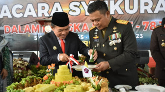 Puncak HUT 78 TNI, Korem 042/Gapu Potong Tumpeng