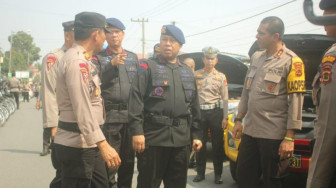 Dansat Brimob Pimpin Apel Operasi Mantap Brata, Ini Pesan Tegas Kapolda Jambi