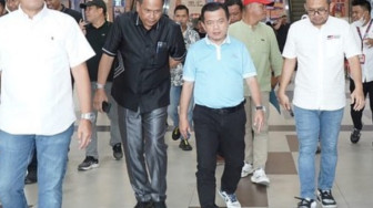 Al Haris Buka Turnamen Bulutangkis Antar SMA se-Kota Jambi