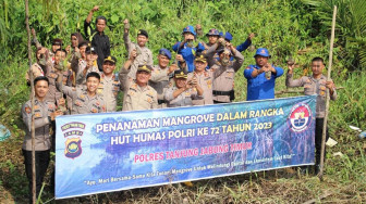 Polda Jambi dan Polres Tanjabtim Tanam Mangrove dan Buah-buahan