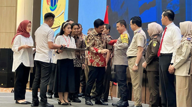Kapolda Jambi Terima Pin Emas dan Piagam Penghargaan dari Kementerian ATR/BPN